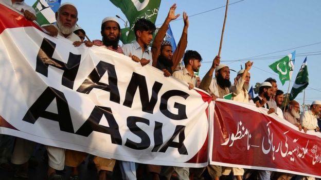 Pakistan woman in Arabic print dress saved from mob claiming blasphemy