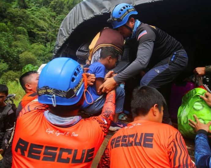 Philippine landslide death toll climbs to 35