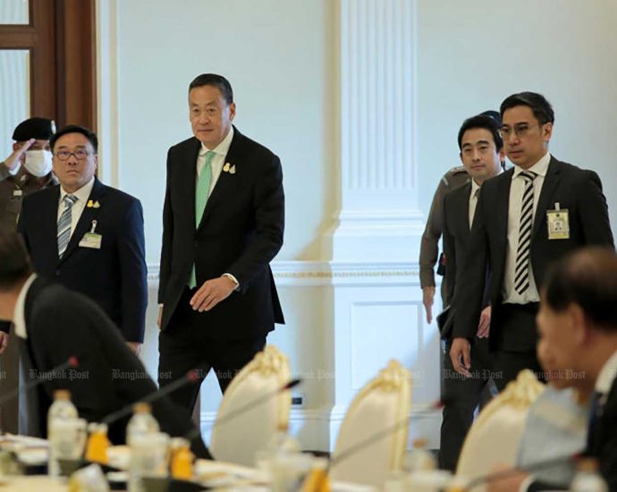 PM piles pressure on BoT