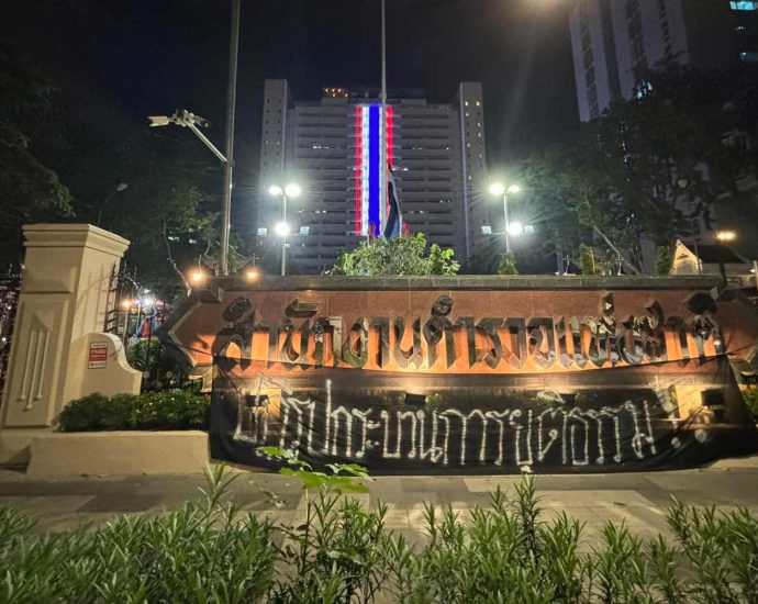 ‘Reform justice system’ banner raised in Bangkok
