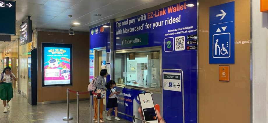 Some commuters who switched to SimplyGo can collect an older EZ-Link card from Mar 18 to Jun 30