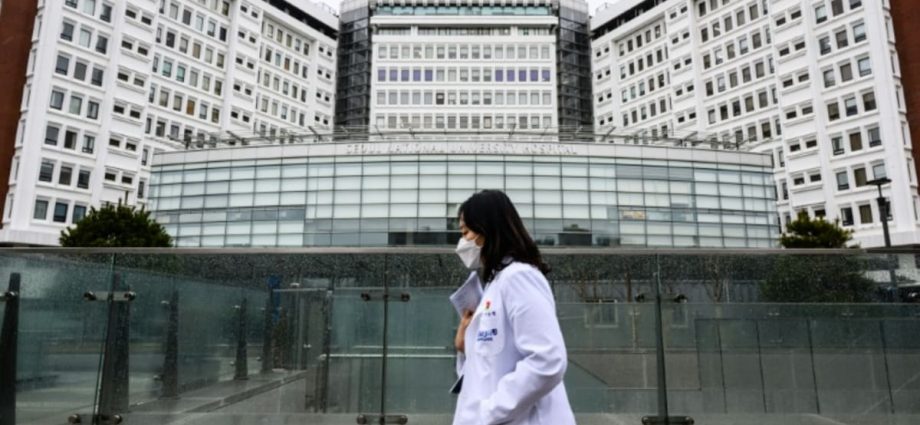 South Korea tells striking doctors to return on deadline or risk prosecution