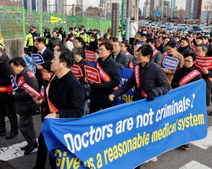 South Korea to send military doctors to hospitals amid doctors’ protest