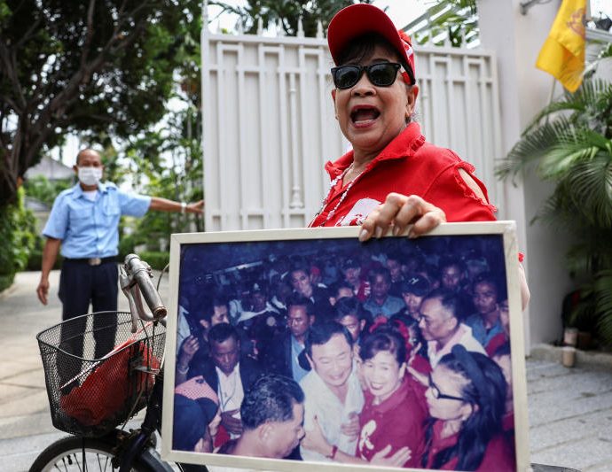 Thaksin can âadviseâ on politics: Probation Dept