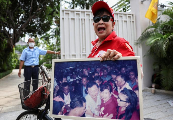 Thaksin can take part in politics as advisor: Probation Dept