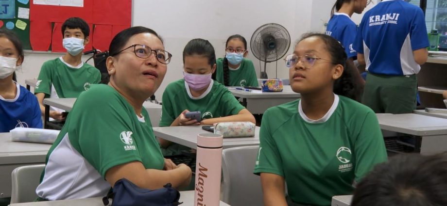 To reconnect with their children, these parents attended secondary school for 6 weeks