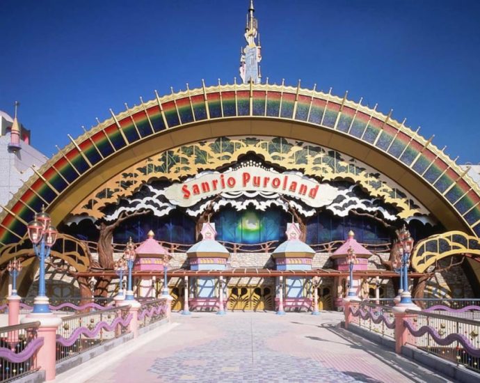 Tokyo’s Hello Kitty theme park shut after threat