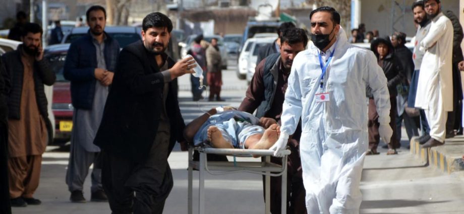 Twin blasts kill 24 on eve of Pakistan election
