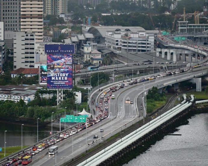 Very heavy traffic expected at Singapore-Malaysia land checkpoints during Chinese New Year long weekend