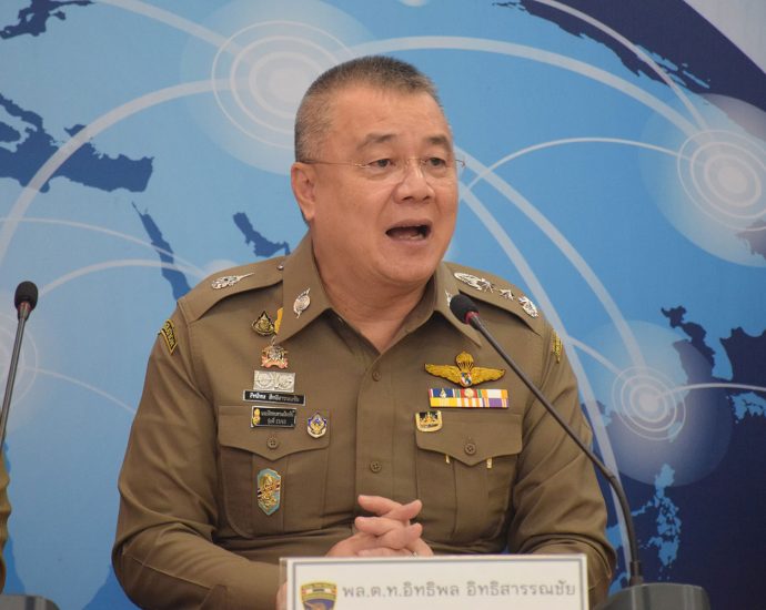 18 Vietnamese held for running Bangkok online gambling operation