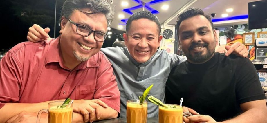 Actor-host Suhaimi Yusof apologises to Ramadan bazaar stall owner after misunderstanding, the two make amends