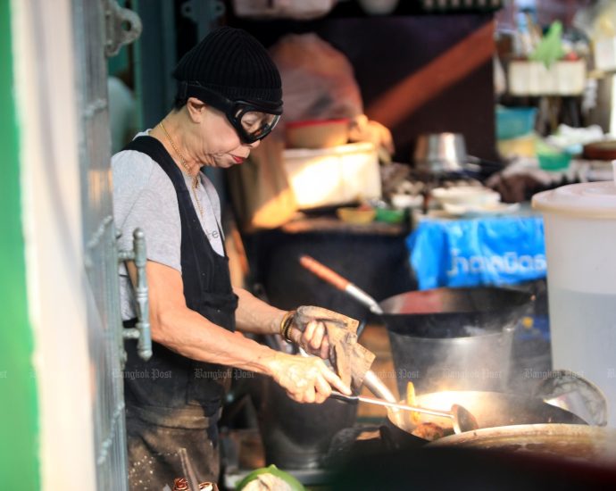 Celebrity chef scammed by fake cop