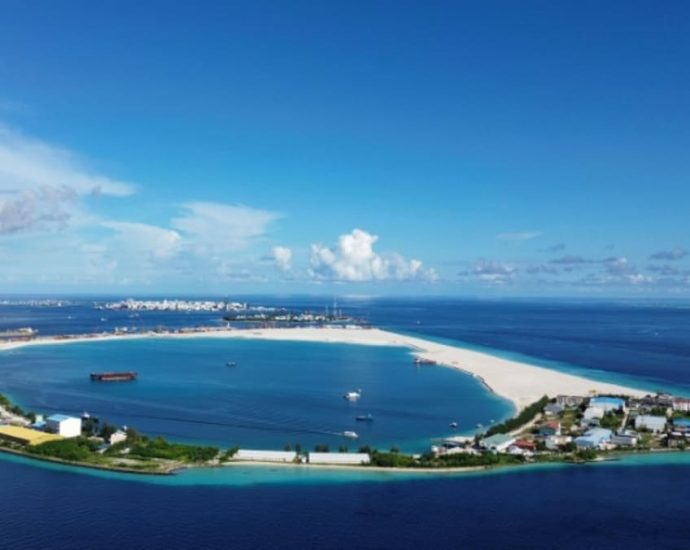 China ships Tibetan glacier water to climate-threatened Maldives