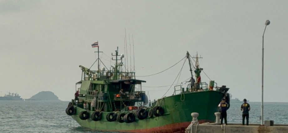 Five boats smuggling oil caught off Sattahip