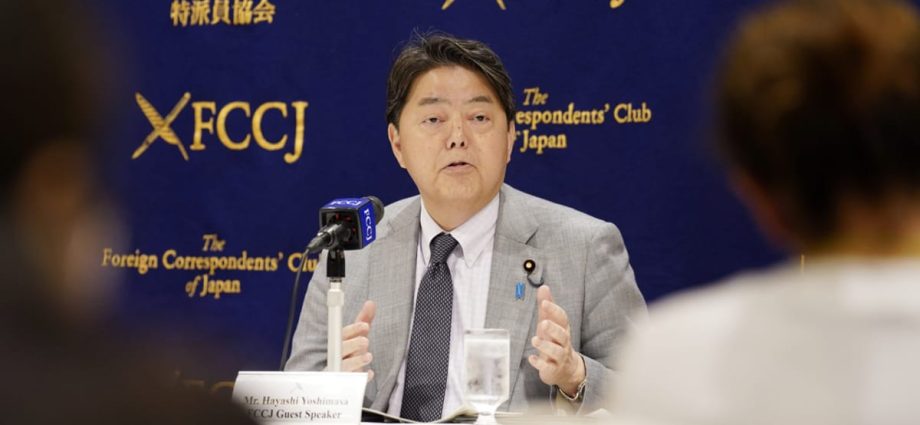Japan’s Cabinet approves fighter jet exports