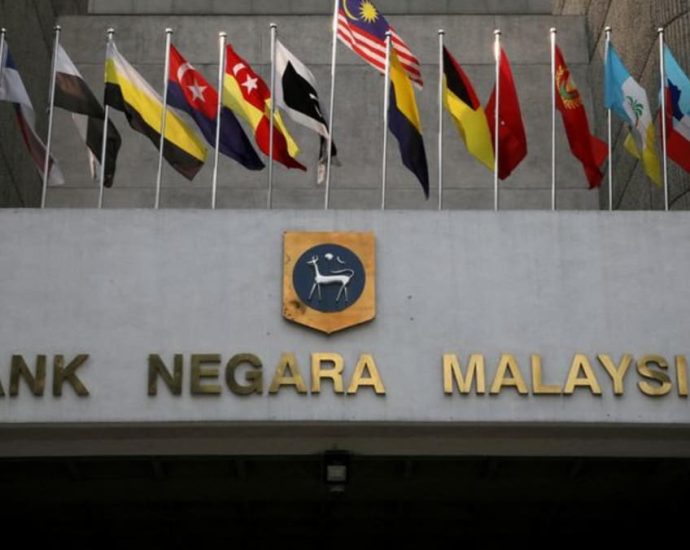 Malaysia's central bank calls for reforms with economy on firmer footing