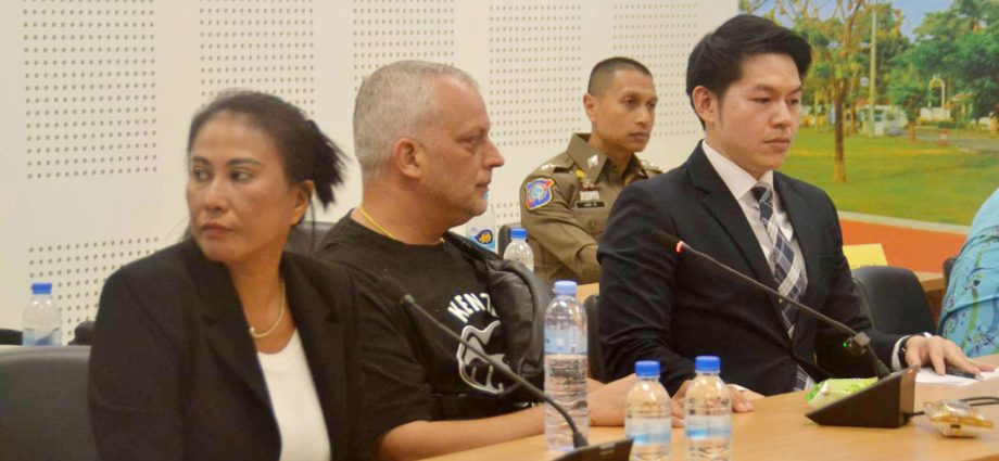 Phuket couple apologise for beach-steps incident