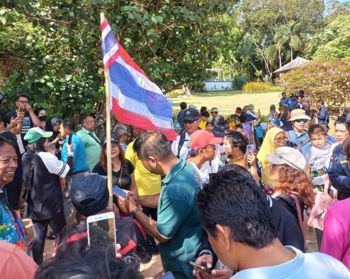 Phuket residents demand expulsion of Swiss ‘bully’