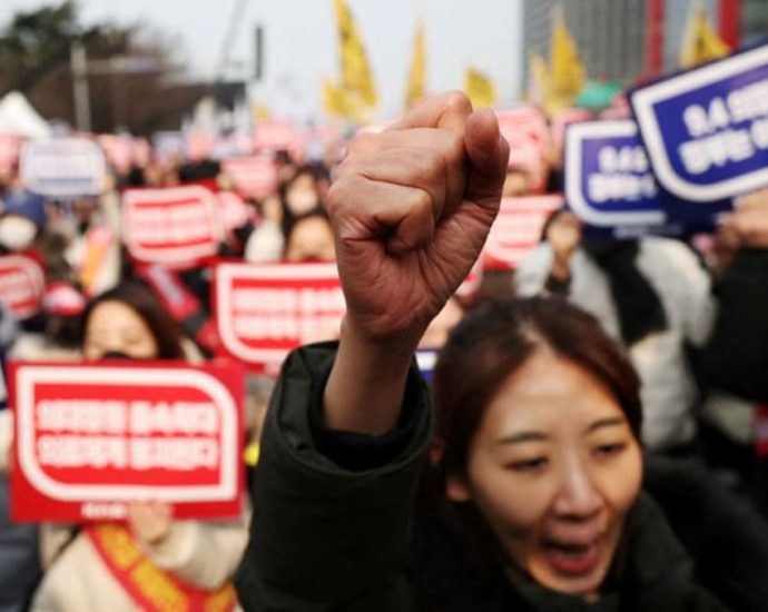 South Korean senior doctors to resign in support of junior medics’ walkout