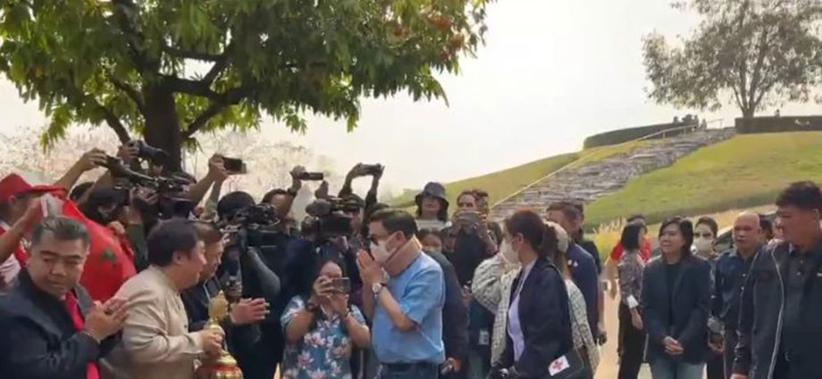 Thaksin makes first trip to Chiang Mai since parole release