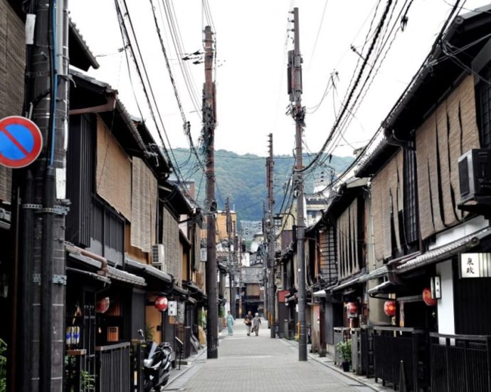 Tourists to be banned from private alleys in Kyoto’s geisha district