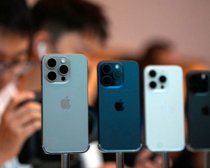 Apple's Q1 smartphone shipments in China tumble 19%, data shows