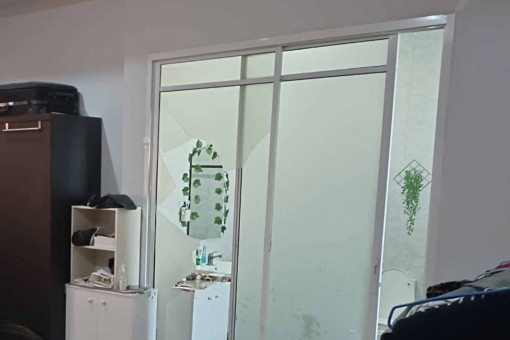 Briton dies after falling into glass shower door