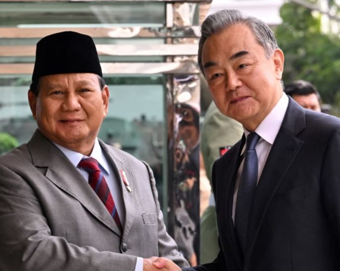 China’s Wang Yi meets Jokowi, Indonesian president-elect Prabowo