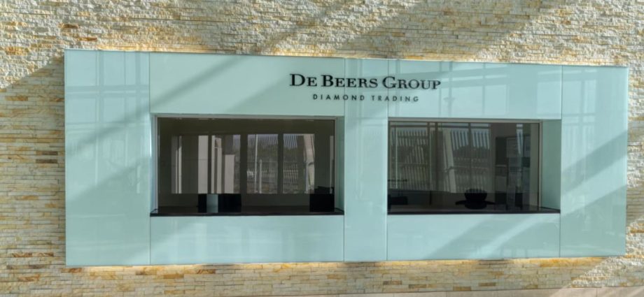Diamond giant De Beers to close Singapore office
