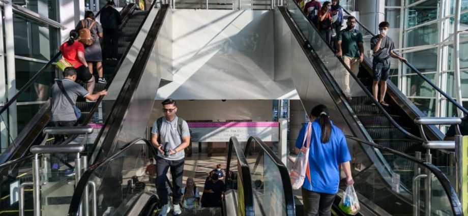 More Malaysians seeking jobs in Singapore amid weakening ringgit, inflation: Recruiters
