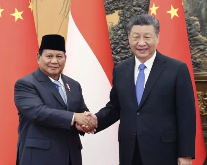 New Indonesia leader visits China, promises close ties