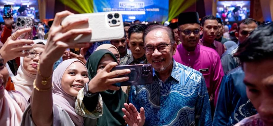 Revised salary scheme for civil servants in Malaysia to be ‘best’ ever, says PM Anwar