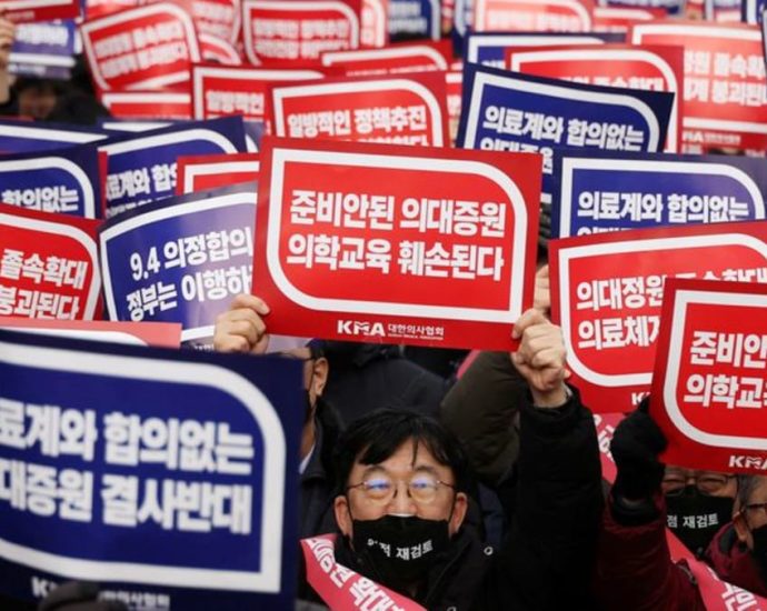 South Korea set to adjust medical reforms in bid to end walkout