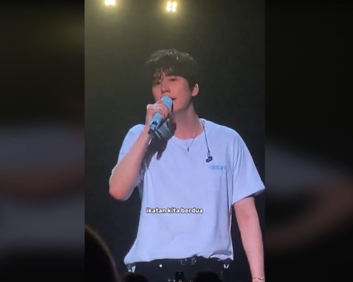 Super Junior's Kyuhyun fluently sings in Malay during Kuala Lumpur concert