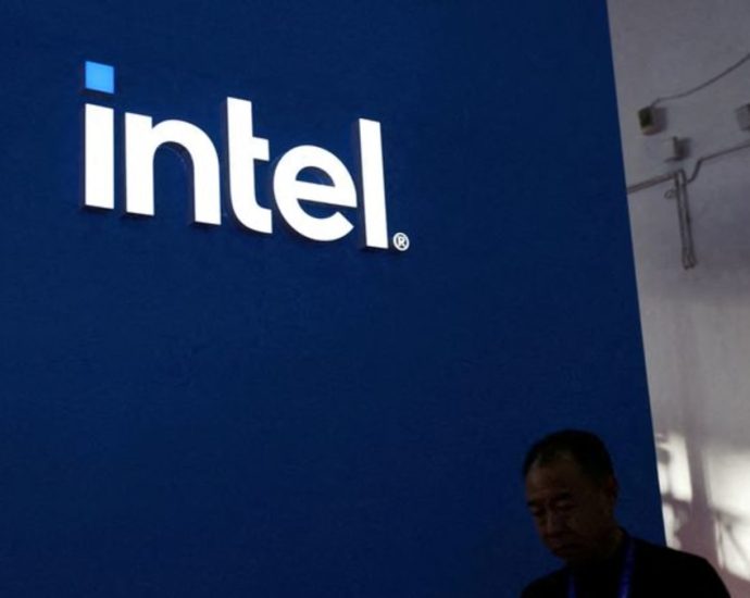 US lawmakers angry after Huawei unveils laptop with new Intel AI chip