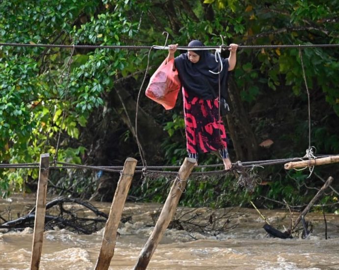 15 dead in Indonesia landslides, floods: Disaster agency