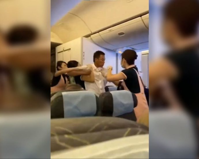 Brawl breaks out on EVA Air flight, forcing flight attendants to step in