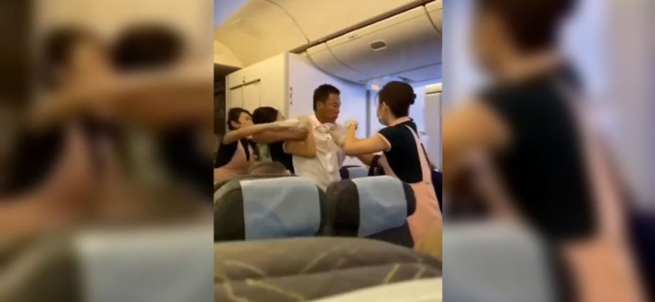 Brawl breaks out on EVA Air flight, forcing flight attendants to step in