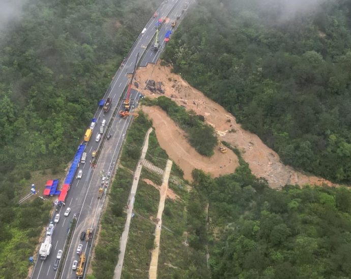 Death toll from south China road collapse rises to 36