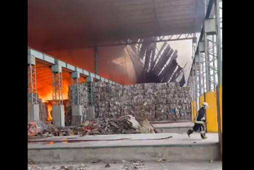 Fire rages through paper factory in Samut Sakhon