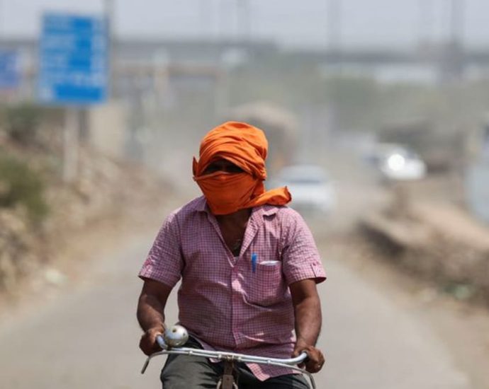 India issues heat wave alert as Delhi posts record-high temperature