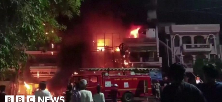 Newborn babies die after fire at Delhi hospital