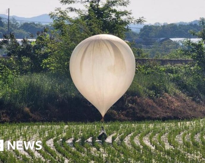 North Korea drops balloons carrying trash and propaganda in South