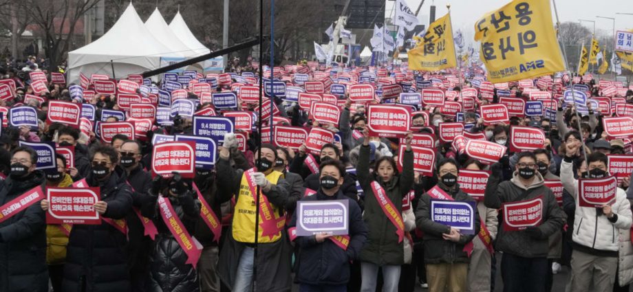 Seoul turns to foreign doctors as medical strike drags on