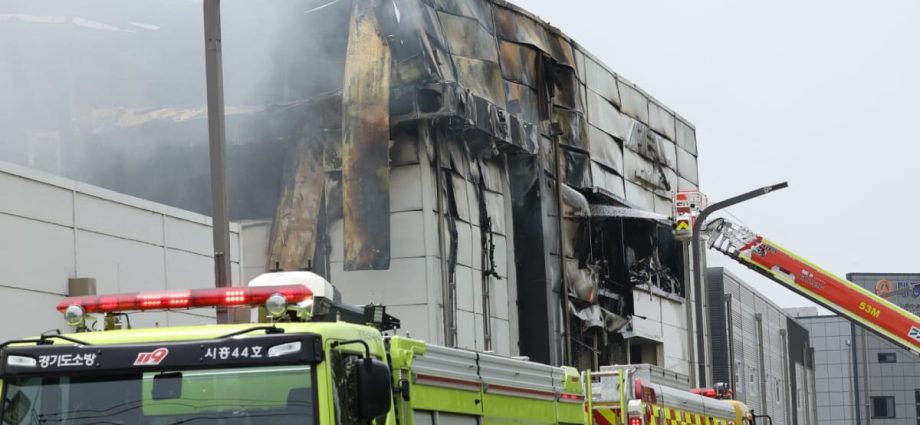 1 dead, 21 ‘unaccounted for’ in South Korea battery plant fire