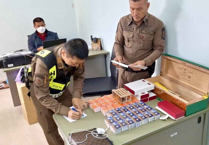 3 Chinese men arrested with 2,000 SIM cards near border