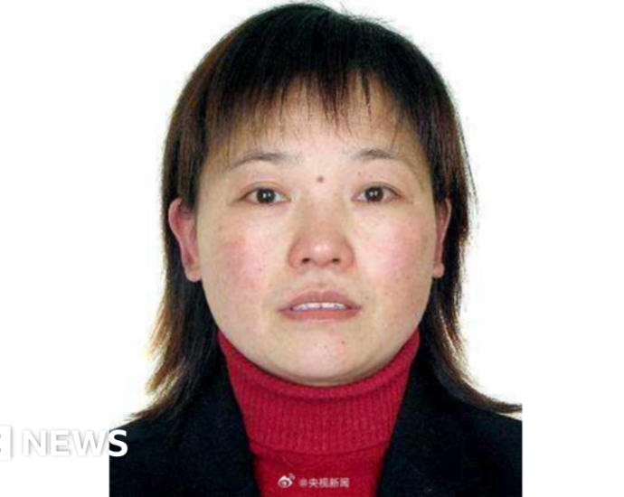 China honours woman who died saving Japanese family