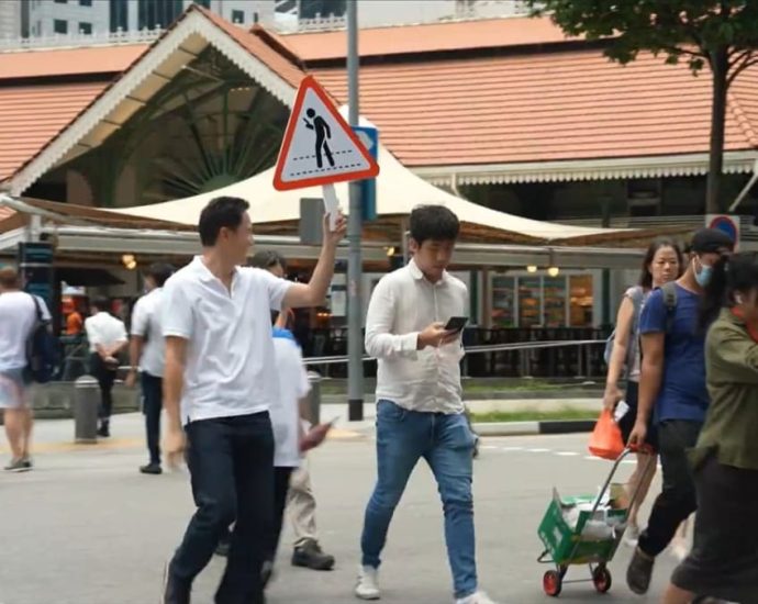 Distracted walking: A habit that can affect your body, brain