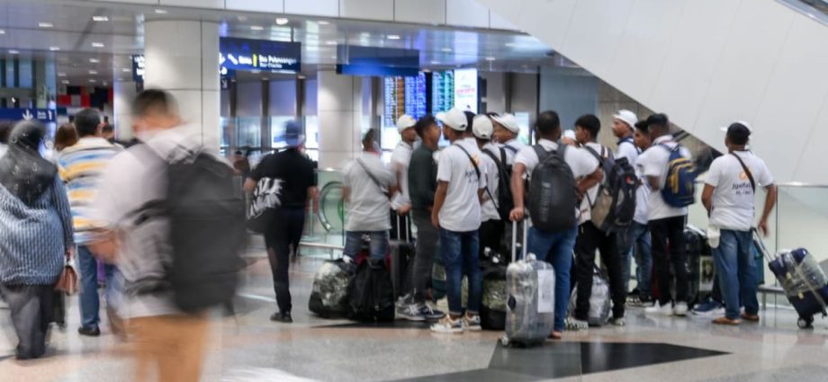 Entry of migrant workers into Malaysia: No plans to extend May 31 deadline, says home minister