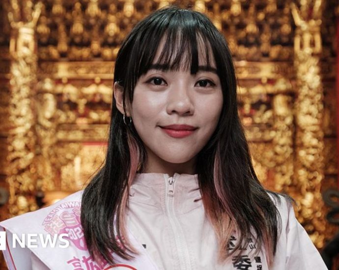 Huang Jie: The ‘eyeroll goddess’ who became Taiwan’s first gay MP